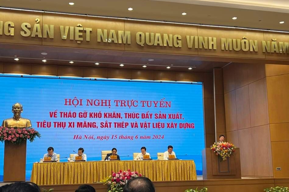 Chủ tịch Hiệp hội Xi măng Việt Nam (VNCA) Nguyên Quang Cung tại Hội nghị ội nghị tháo gỡ khó khăn, thúc đẩy sản xuất, tiêu thụ xi măng, sắt thép và vật liệu xây dựng, sáng 15/6.