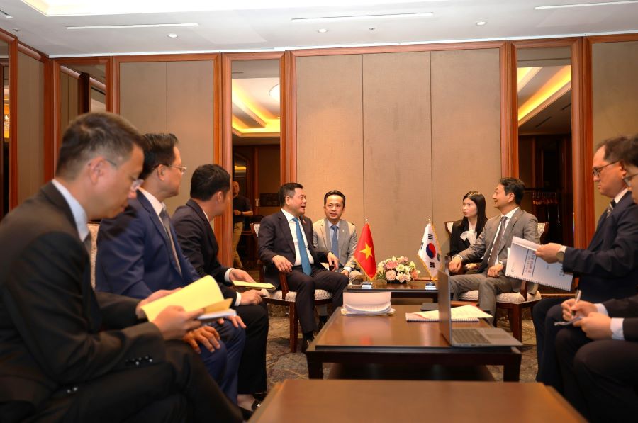 Bộ trưởng Nguyễn Hồng Diên tại buổi tiếp tiếp Bộ trưởng Công nghiệp, Thương mại, năng Lượng Hàn Quốc.
