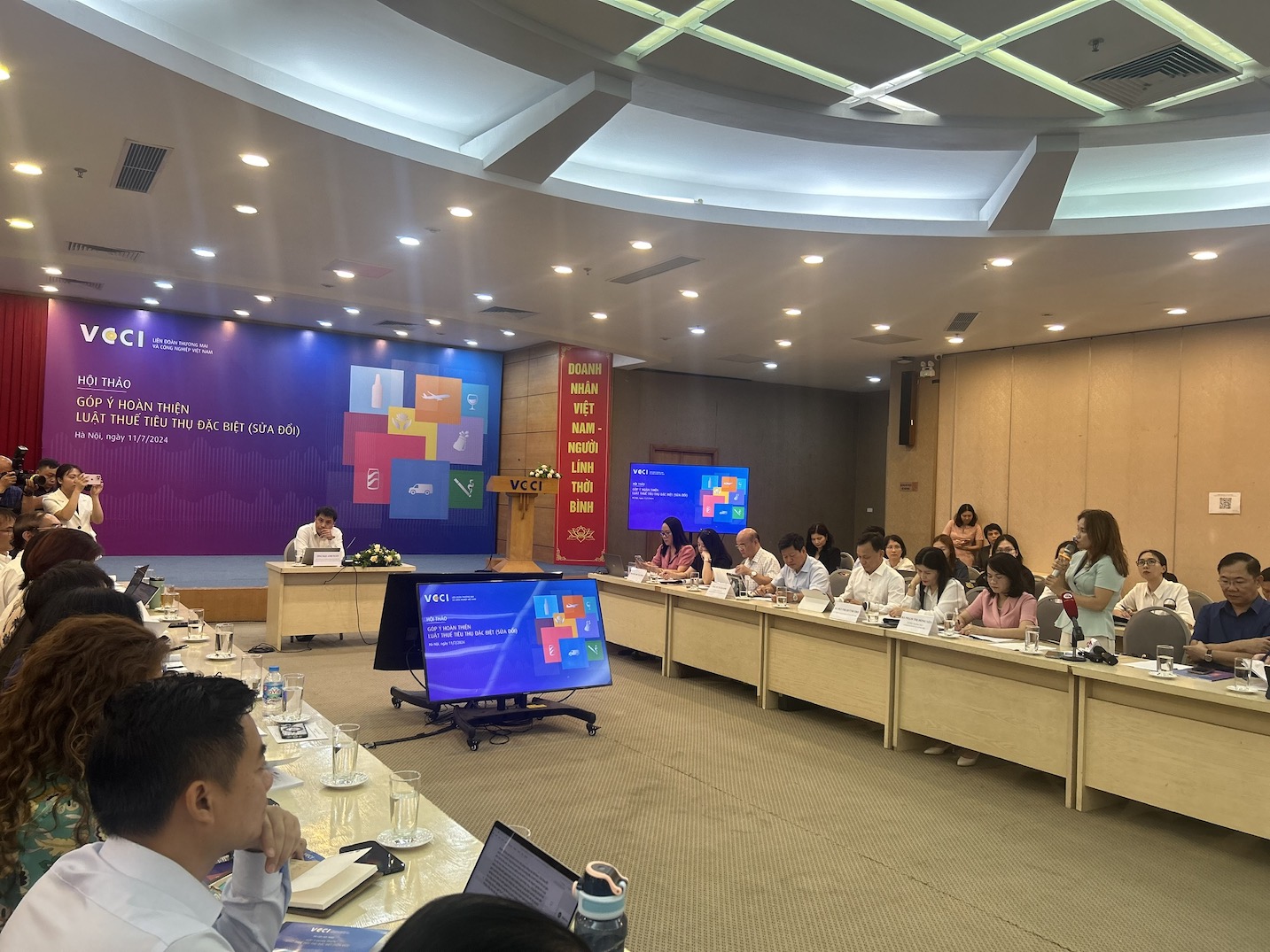 Đại diện Hiệp hội Bia-Rượu-Nước giải khát Việt Nam (VBA) nêu ý kiến tại Hội thảo