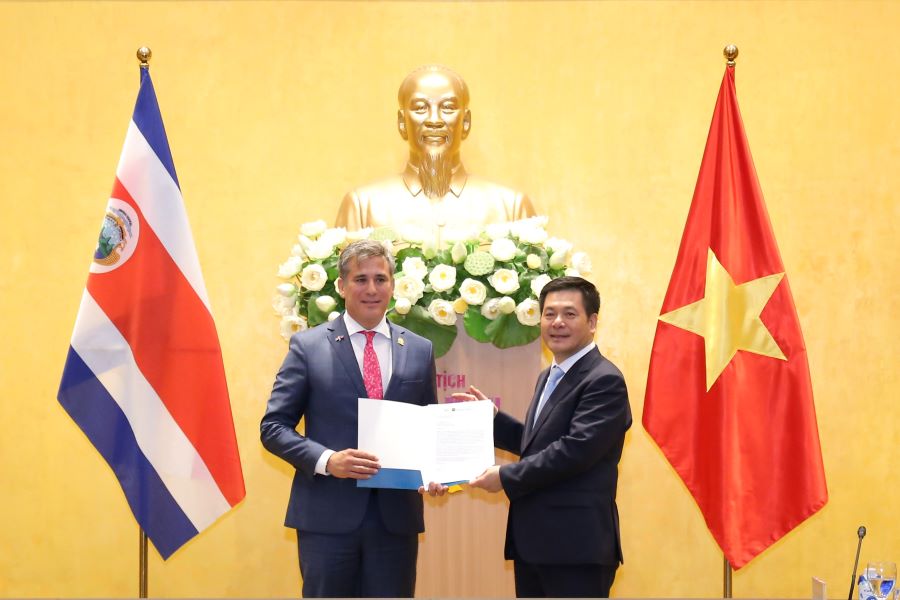 Bộ trưởng Ngoại thương Costa Rica trao Công hàm công nhận Việt Nam là một nền kinh tế thị trường.