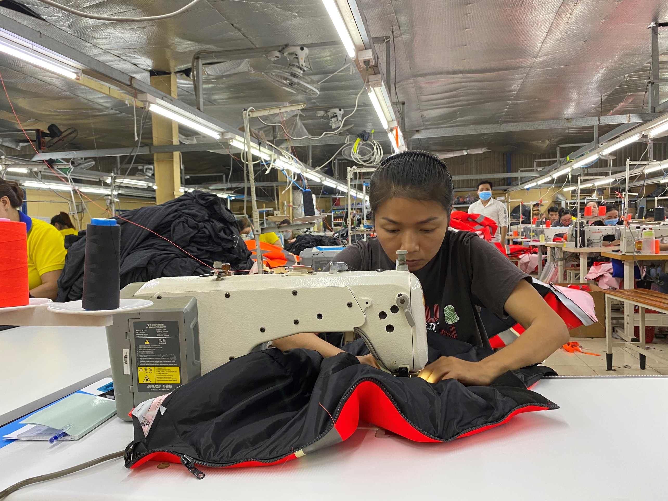 Các doanh nghiệp ngành dệt may đứng trước lựa chọn hoặc là chuyển đổi xanh hoặc là mất đơn hàng.