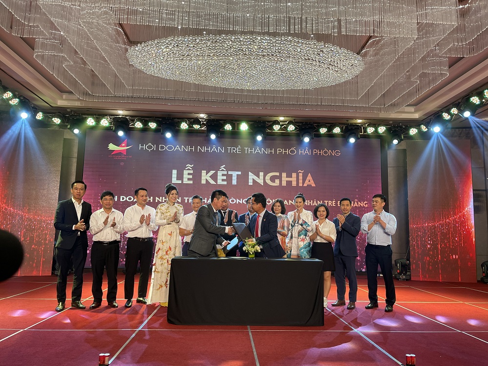 Hội doanh nhân trẻ thành phố Đà Nẵng và Hải Phòng ký kết hợp tác chiến lược.
