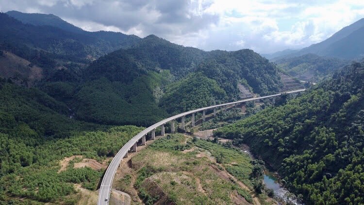 Cao tốc La Sơn – Tuý Loan có tổng chiều dài 77,5km.