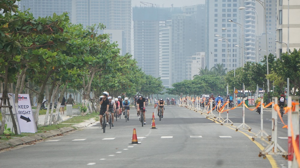 Cuộc đua IRONMAN 70.3 Việt Nam 2022 thu hút nhiều vận động viên quốc tế tham dự.