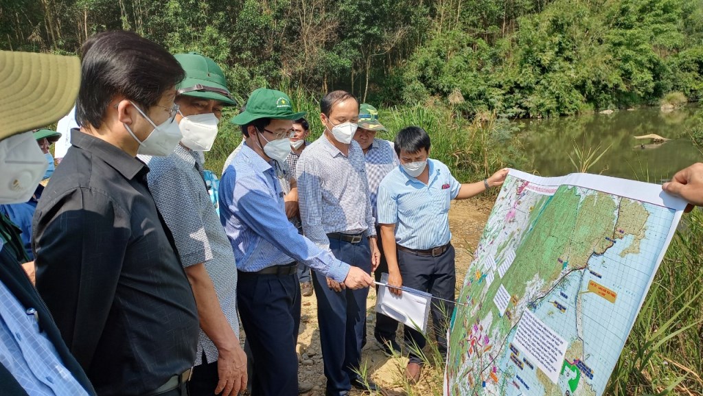 Bí thư tỉnh Đắk Lắk, ông Nguyễn Đình Trung kiểm tra kiểm tra thực tế Dự án cao tốc Khánh Hòa - Buôn Ma Thuột trên địa bàn tỉnh.