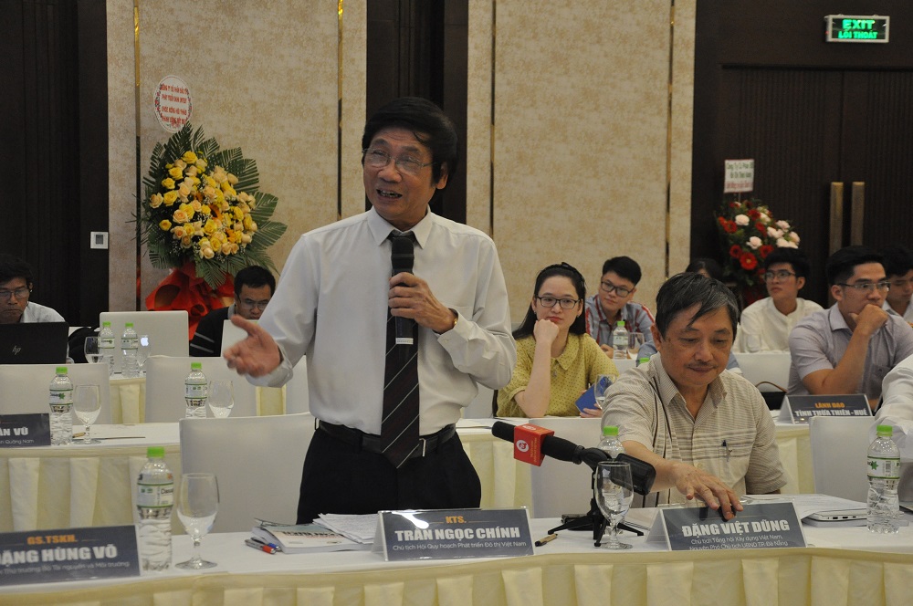 KTS. Trần Ngọc Chính – Chủ tịch Hội Quy hoạch Phát triển đô thị Việt Nam phát biểu tại Hội thảo.