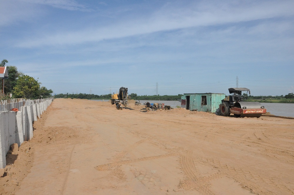 Dự án trọng điểm tuyến đường ven sông Tuyên Sơn - Túy Loan vẫn chưa hoàn thành.
