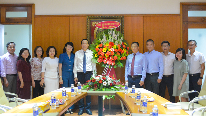 Chủ tịch UBND TP.Đà Nẵng, Lê Trung Chinh thăm, chúc mừng doanh nghiệp nhân Ngày doanh nhân Việt Nam.