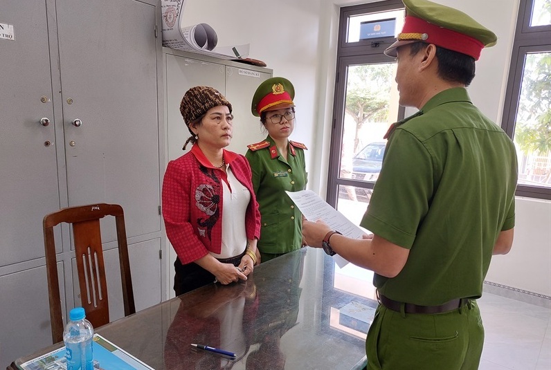Phan Thị Kim Cúc bị bắt giữ vì tội lừa đảo chiếm đoạt tài sản.