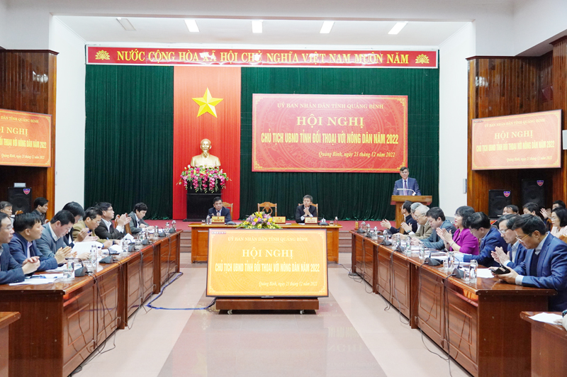 Chủ tịch tỉnh Quảng Bình, ông Trần Thắng đã có buổi đối thoại với người nông dân.
