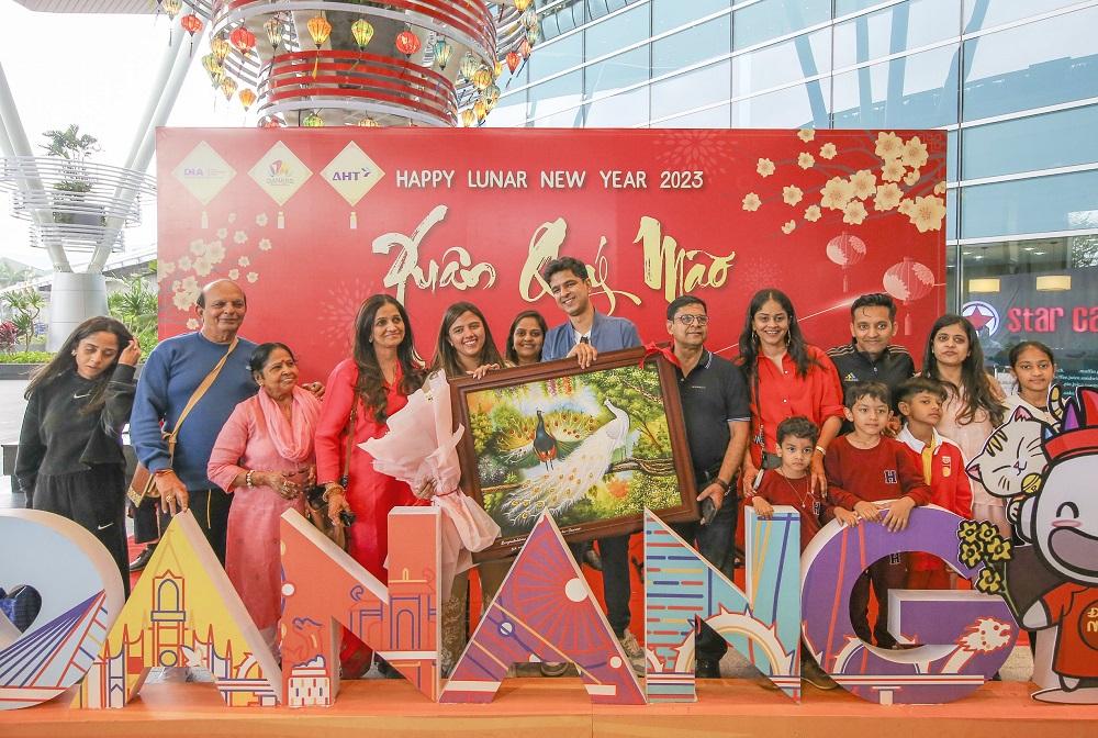 Ngành du lịch thành phố Đà Nẵng tổ chức đón đoàn gia đình cặp đôi người Ấn Độ.