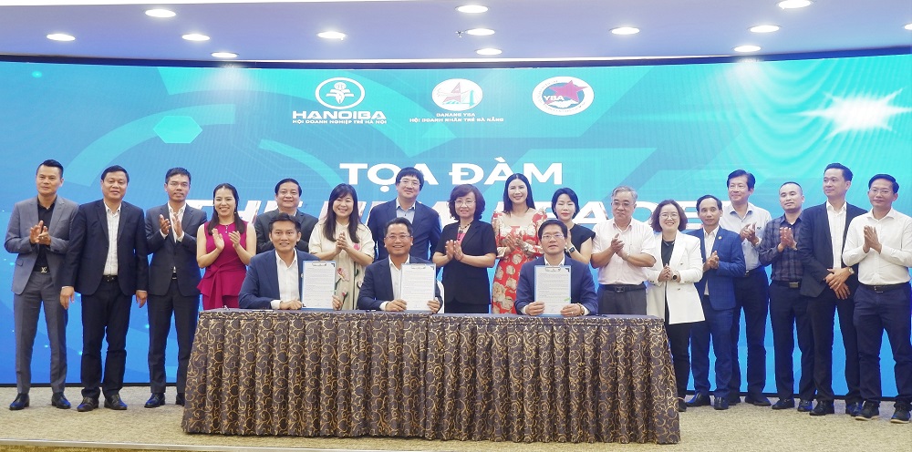 Hội doanh nhân trẻ Hà Nội, Thành phố Hồ Chí Minh và thành phố Đà Nẵng ký kết chương trình hợp tác.