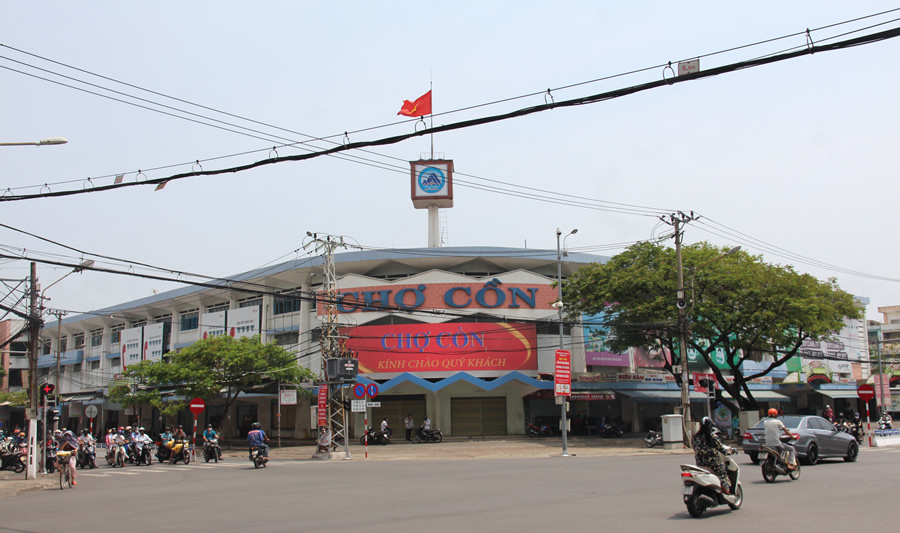 Chợ Cồn nằm ở trung tâm thành phố Đà Nẵng.
