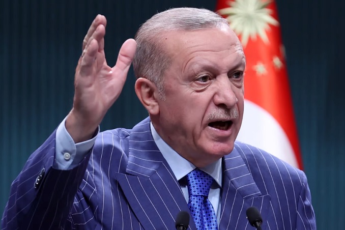 Tổng thống Thổ Nhĩ Kỳ Recep Tayyip Erdogan phát biểu tại buổi họp báo. Ảnh: AFP