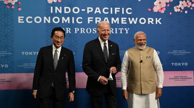 Thủ tướng Nhật Bản Fumio Kishida (bìa trái), Tổng thống Mỹ Joe Biden (giữa), và Thủ tướng Ấn Độ Narendra Modi dự Lễ công bố khởi động thảo luận Khuôn khổ kinh tế Ấn Độ Dương - Thái Bình Dương vì thịnh vượng (IPEF) tại Tokyo, Nhật Bản vào ngày 23/5/2022.
