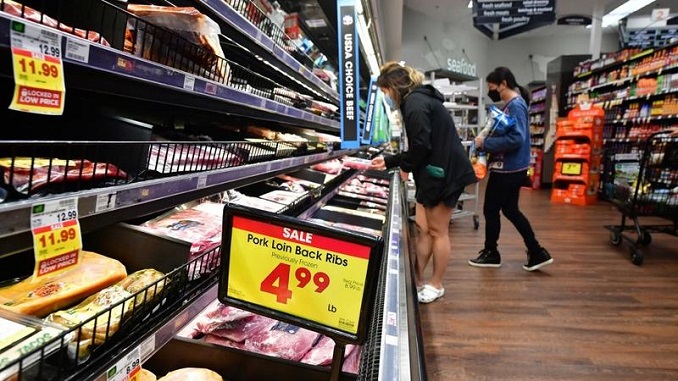 Giá thực phẩm tăng vọt là một trong những tác nhân chính đẩy lạm phát Mỹ tiếp tục tăng cao. Ảnh: AFP