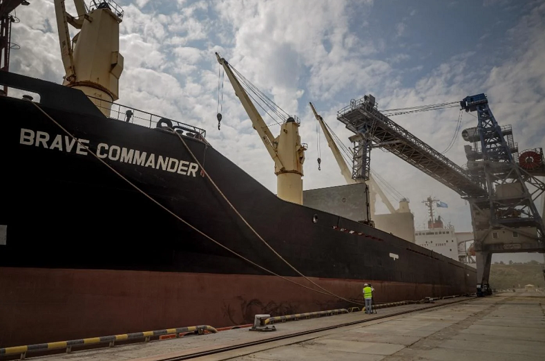 Tàu chất đầy ngũ cốc ở cảng Odessa trên bờ Biển Đen vào ngày 14/8/2022. Ảnh: AFP