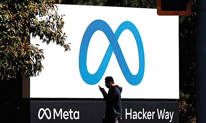 Logo mới và biển tên “Meta” trước trụ sở Facebook ở Menlo Park, bang California, Mỹ. Ảnh: AFP
