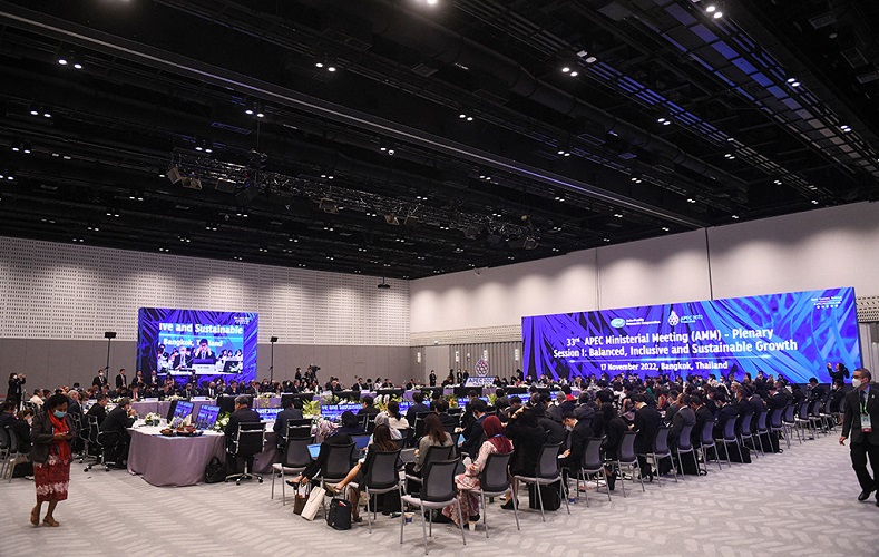 Toàn cảnh phiên họp toàn thể của Hội nghị Bộ trưởng APEC (AMM) lần thứ 33 trong khuôn khổ Hội nghị Thượng đỉnh doanh nghiệp APEC vào ngày 17/11/2022 tại Bangkok, Thái Lan. Ảnh: AFP