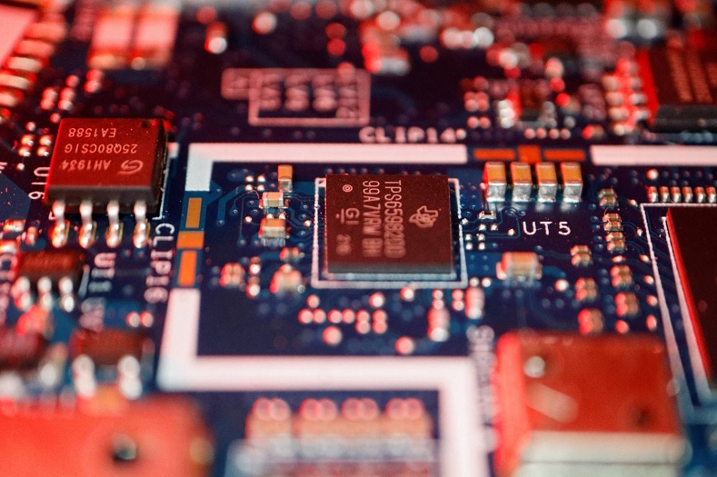 Yangtze Memory Technologies Corporation (YMTC) - nhà sản xuất chip chủ chốt của Trung Quốc - là một trong những thực thể bị Mỹ liệt vào danh sách bị “hạn chế nghiêm ngặt” lần này. Ảnh: Reuters
