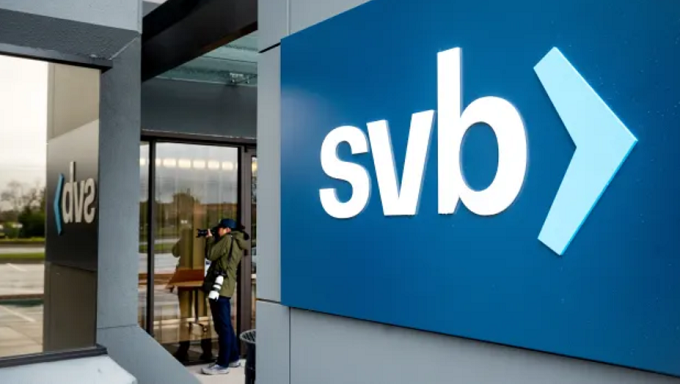 Biển hiệu ngân hàng SVB tại thành phố Santa Clara, California, Mỹ.