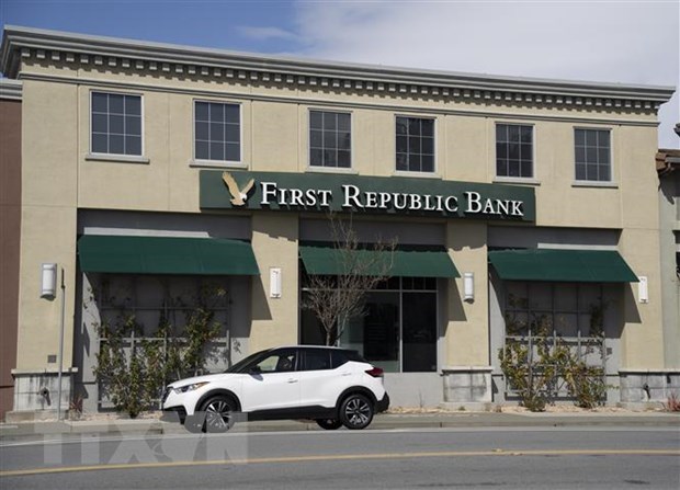 ”Gã khổng lồ” Phố Wall JPMorgan Chase đã ra tay cứu vớt First Republic Bank vào cuối tuần qua. Ảnh: AFP/TTXVN