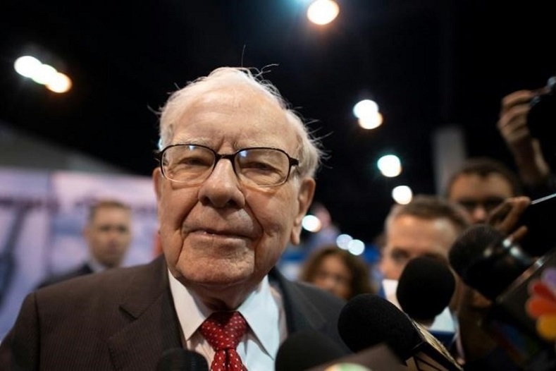 Tỷ phú Warren Buffett khuyến nghị các nhà đầu tư không nên chú ý nhiều đến những biến động hàng quý về lợi nhuận chưa thực hiện từ các khoản đầu tư. Ảnh: AFP