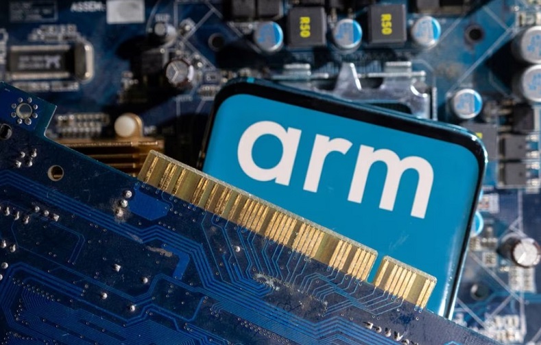 Khoảng 95% điện thoại thông minh trên thế giới đang sử dụng chip do hãng thiết kế chip Arm của Vương quốc Anh cấp quyền. Ảnh: Reuters