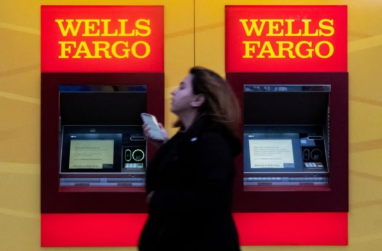 Một điểm giao dịch của ngân hàng Wells Fargo tại thành phố New York, Mỹ. Ảnh: Reuters