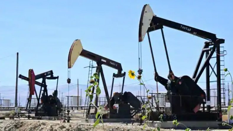 Giá dầu thô được dự đoán tiếp tục tăng cao khi nguồn cung eo hẹp trong những tháng cuối năm 2023. Ảnh: AFP