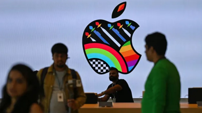 Cửa hàng bán lẻ đầu tiên của Apple đặt tại thành phố đông dân Mumbai, Ấn Độ. Ảnh: AFP