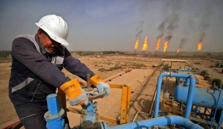 Giá dầu Brent tiêu chuẩn toàn cầu ngày 19/9 đã vượt mức 95 USD/thùng, đánh dấu mức tăng ngày thứ tư sau khi Saudi Arabia và Nga gia hạn cắt giảm sản lượng. Ảnh: AFP