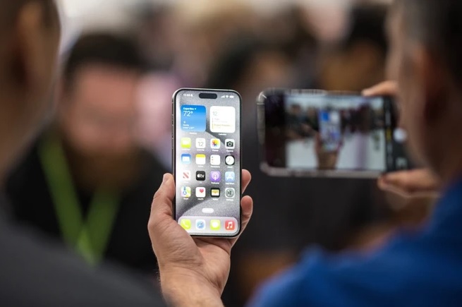 Apple trình làng bộ điện thoại iPhone 15 trong tháng 9/2023. (Ảnh: AFP/TTXVN)