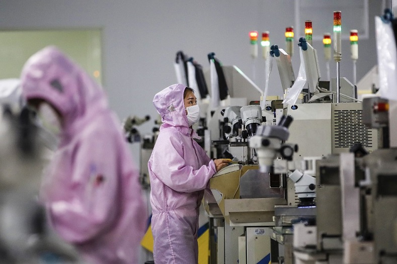 doanh nghiệp Trung Quốc đang đề nghị các công ty đóng gói chip bán dẫn của Malaysia lắp ráp một loại chip được gọi là bộ xử lý đồ họa (GPU). Ảnh: AFP