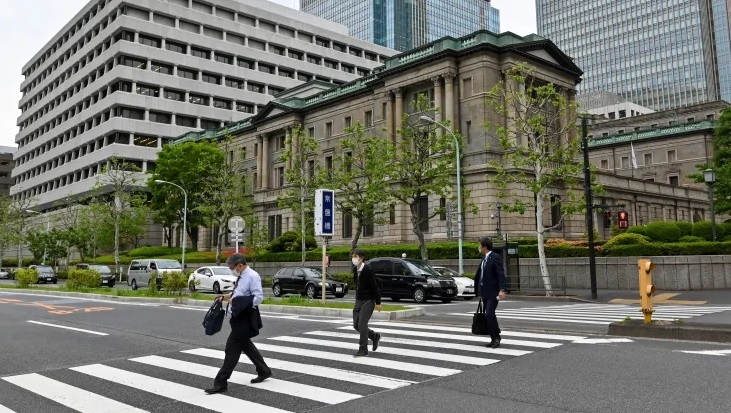 ngân hàng Trung ương Nhật Bản luôn thận trọng trong việc dỡ bỏ chính sách tiền tệ siêu nới lỏng đã áp dụng lâu nay. Ảnh: AFP