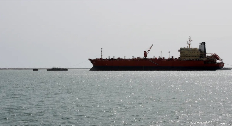 Vận chuyển dầu mỏ qua khu vực Biển Đỏ giảm mạnh do các chủ tàu chuyển hướng hải trình đi vòng qua khu vực