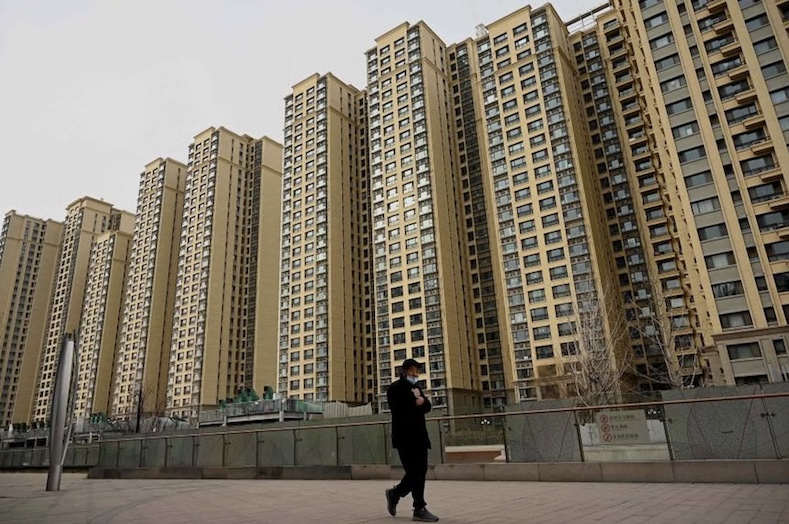  Năm 2020, Bắc Kinh đã “nắn gân” tình trạng doanh nghiệp bất động sản lạm dùng đòn bẩy tín dụng để tăng trưởng, trong nỗ lực hạn chế tình trạng đầu cơ trên thị trường bất động sản. Ảnh: AFP