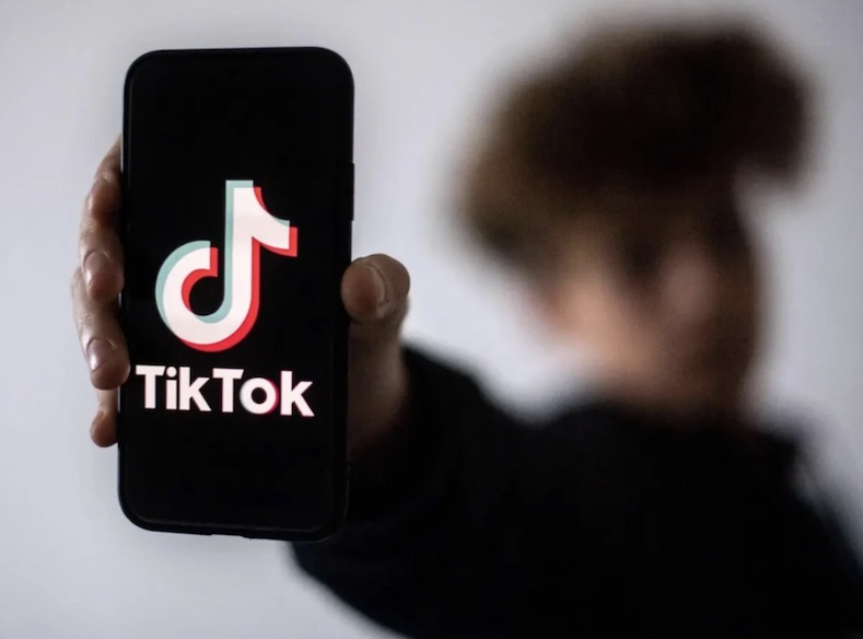 Theo dự luật được Hạ viện Mỹ thông qua, ByteDance - chủ sở hữu TikTok - có 6 tháng để thoái vốn tài sản của TikTok tại Mỹ hoặc đối mặt với lệnh cấm tại thị trường này. Ảnh: AFP