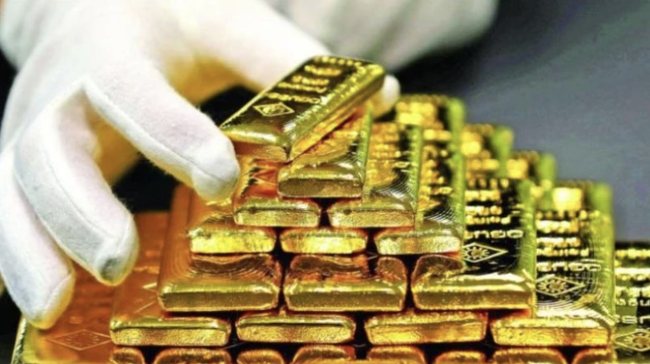 Giá vàng giao ngay tăng 1,32% trong ngày giao dịch 1/4, lên mức 2.265,53 USD/ounce. Ảnh: AFP