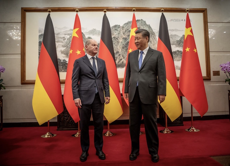Thủ tướng Đức Olaf Scholz (bên trái) gặp Chủ tịch Trung Quốc Tập Cận Bình tại Bắc Kinh vào ngày 16/4/2024. Ảnh: Getty Images