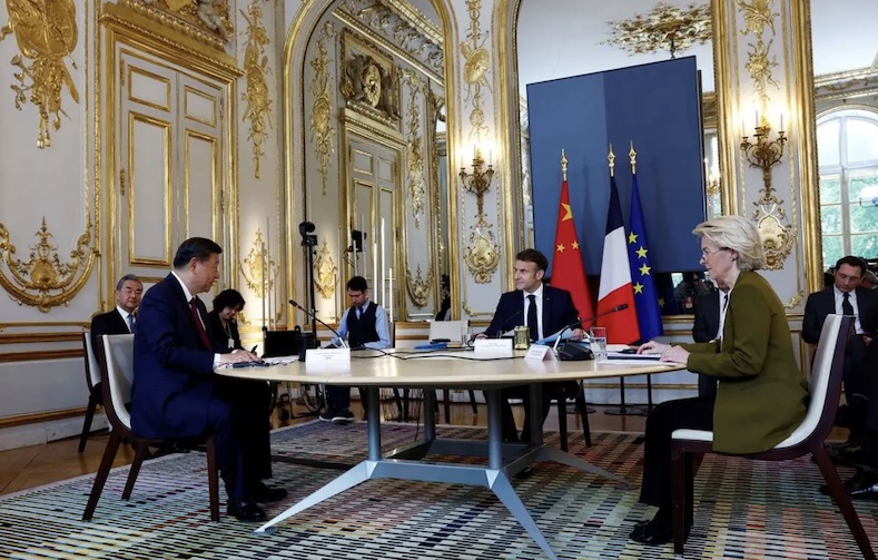Tổng thống Pháp Emmanuel Macron, Chủ tịch Trung Quốc Tập Cận Bình (trái) và Chủ tịch Ủy ban châu Âu Ursula von der Leyen (phải) tham dự cuộc họp ba bên tại Cung điện Elysee ở Paris vào ngày 6/5/2024, trong khuôn khổ chuyến thăm cấp nhà nước hai ngày của Chủ tịch Trung Quốc tại Pháp. Ảnh: Reuters
