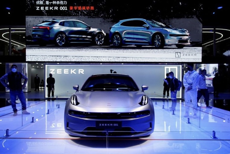Mẫu xe điện Zeekr 001 được trưng bày tại Triển lãm ô tô Thượng Hải năm 2021. Ảnh: Reuters