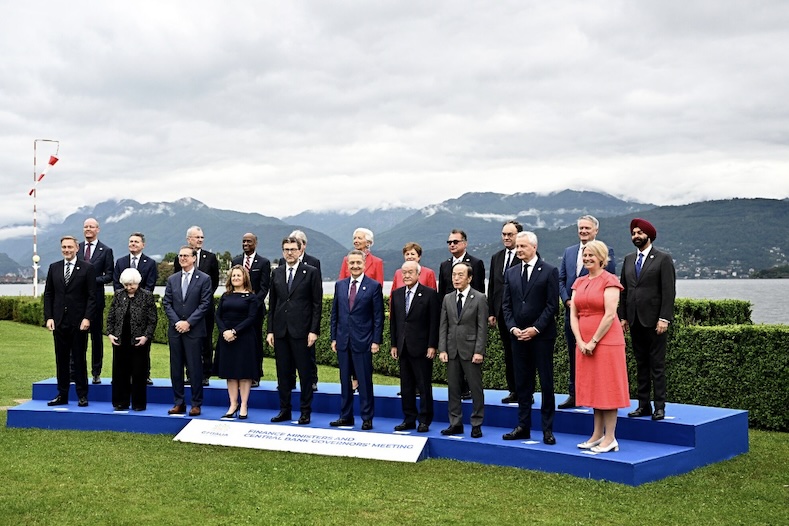 Các Bộ trưởng tài chính và Thống đốc ngân hàng Trung ương tại cuộc họp Bộ trưởng tài chính G7 ở Stresa, Italia vào ngày 24/5/2024. Ảnh: AFP