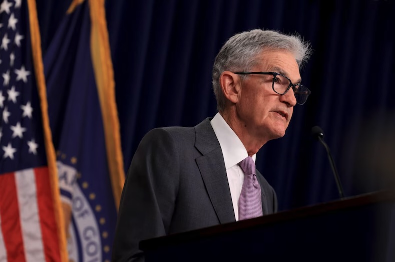 Chủ tịch Fed, ông Jerome Powell, phát biểu tại cuộc họp báo ngày 31/7. Ảnh: Reuters