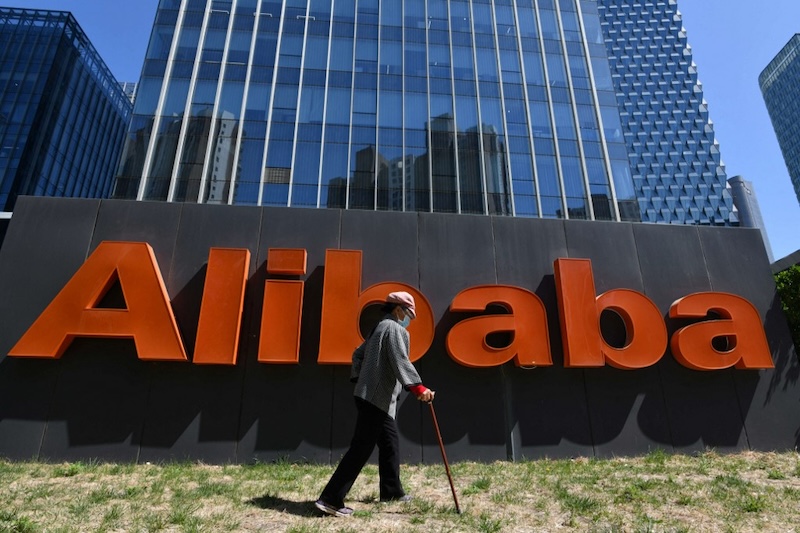 Bên ngoài văn phòng Alibaba tại Bắc Kinh, Trung Quốc. Ảnh: Greg Baker/AFP