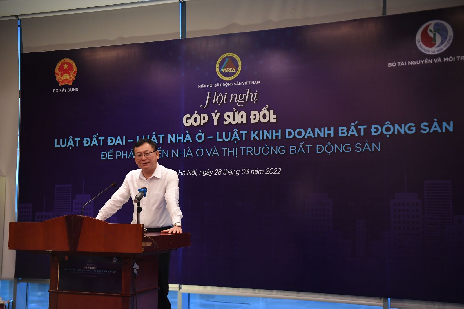 PGS. TS. Nguyễn Quang Tuyến, Phó Chủ tịch Hội đồng trường Đại học Luật Hà Nội trình bày tham luận
