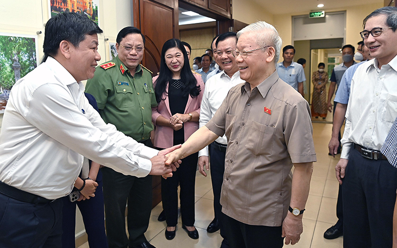 Tổng Bí thư Nguyễn Phú Trọng tiếp xúc cử tri đơn vị bầu cử số 1, thành phố Hà Nội. (Ảnh ÐĂNG KHOA)