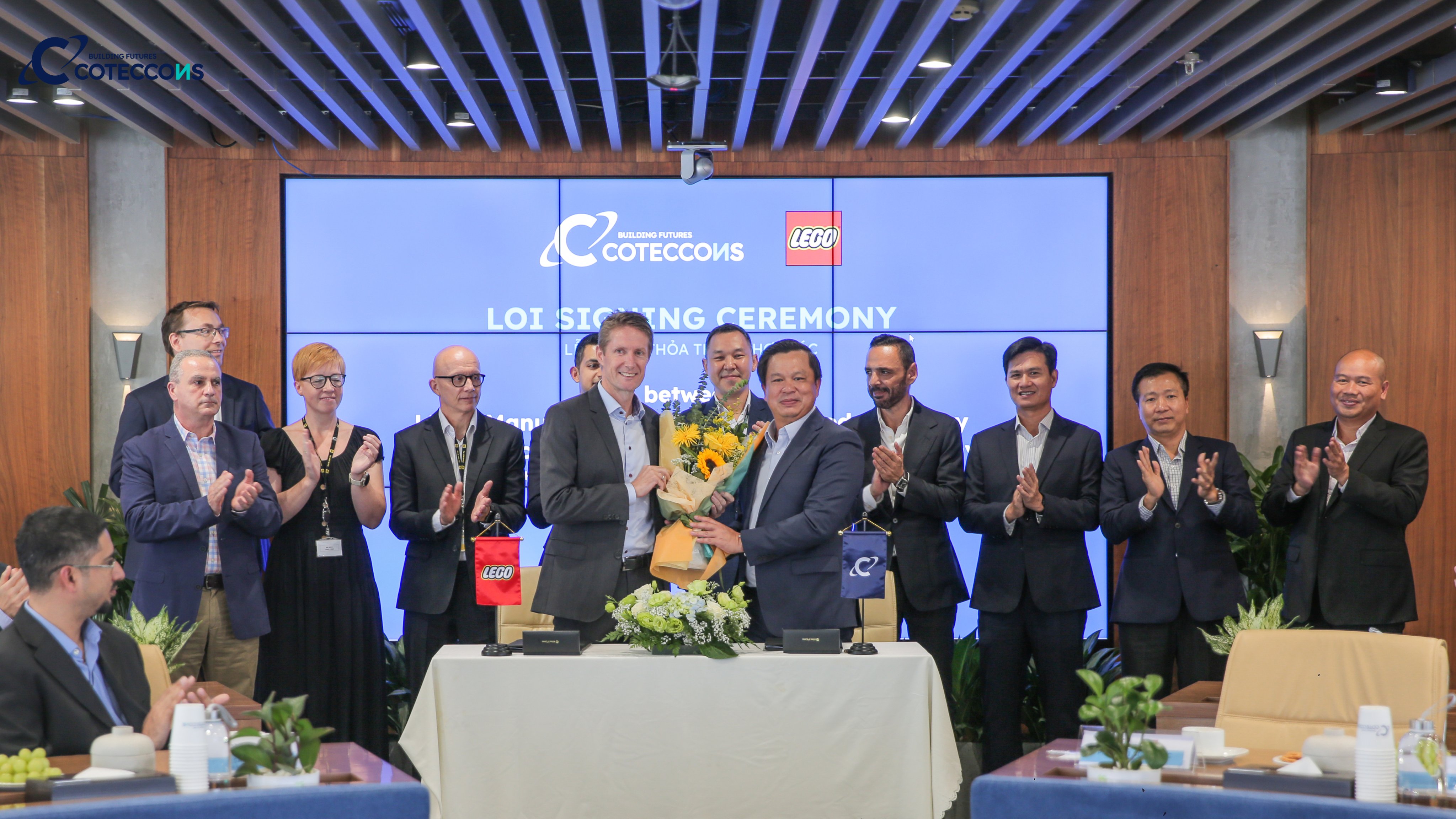 Công ty Cổ phần Xây dựng Coteccons (Coteccons) cùng Công ty TNHH LEGO Manufacturing Việt Nam (LMV) chính thức ký kết hợp tác về việc triển khai xây dựng nhà máy LEGO® tại Việt Nam tại Khu công nghiệp VSIP III, Bình Dương. 