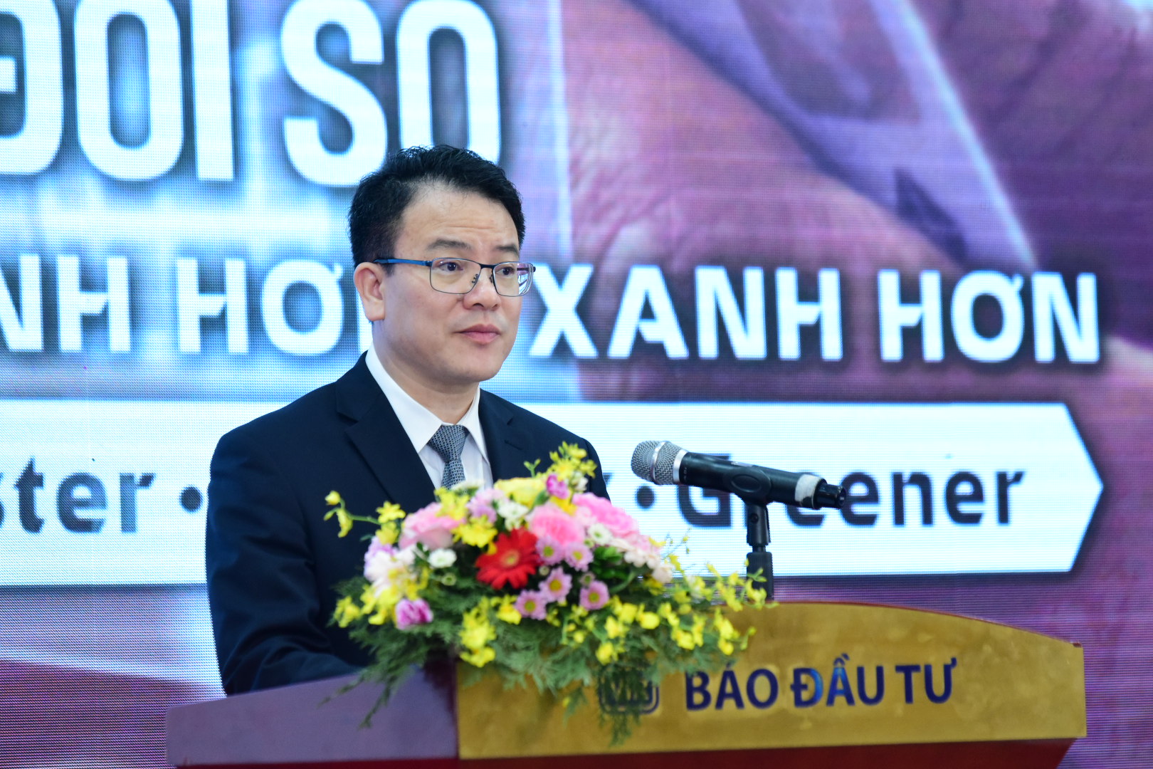 Thứ trưởng Bộ Kế hoạch và Đầu tư Trần Quốc Phương phát biểu tại Diễn đàn.