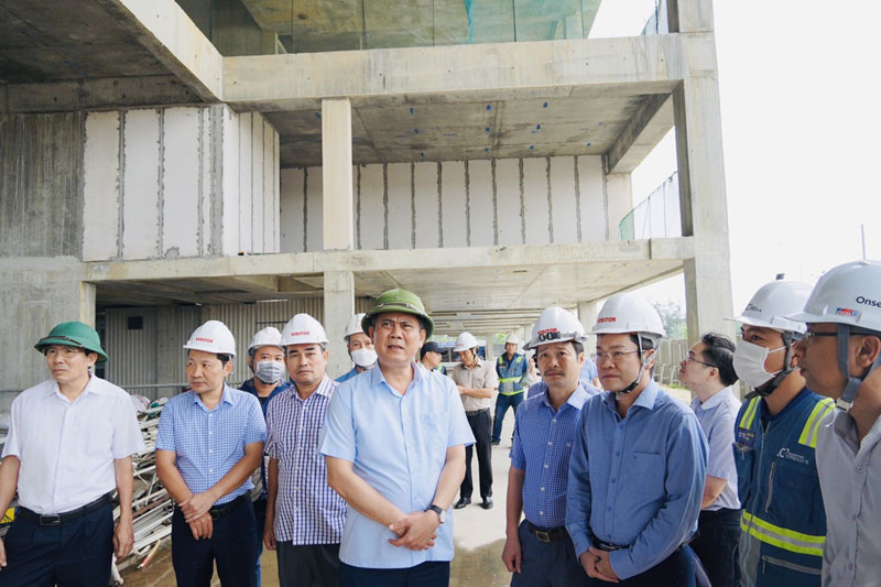Chủ tịch UBND tỉnh Quảng Bình Trần Thắng đi kiểm tra tiến độ một Dự án đầu tư trong lĩnh vực du lịch, bất động sản trên địa bàn TP. Đồng Hới.